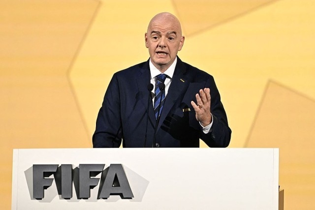 因凡蒂诺被曝领取“第二份薪水”，FIFA治理争议再升级_副本.jpg